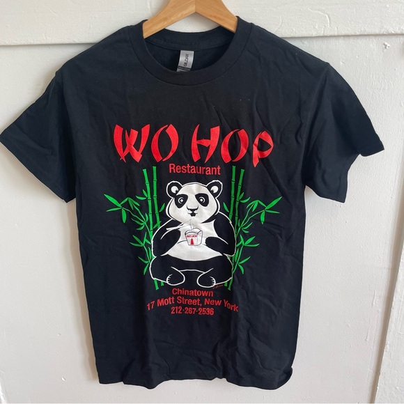 Gildan Other - Gildan Black Graphic T-Shirt with Panda Design
